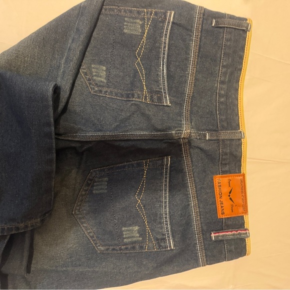 Blue Straight-Leg Jeans with Vintage Fading - Picture 3 of 4